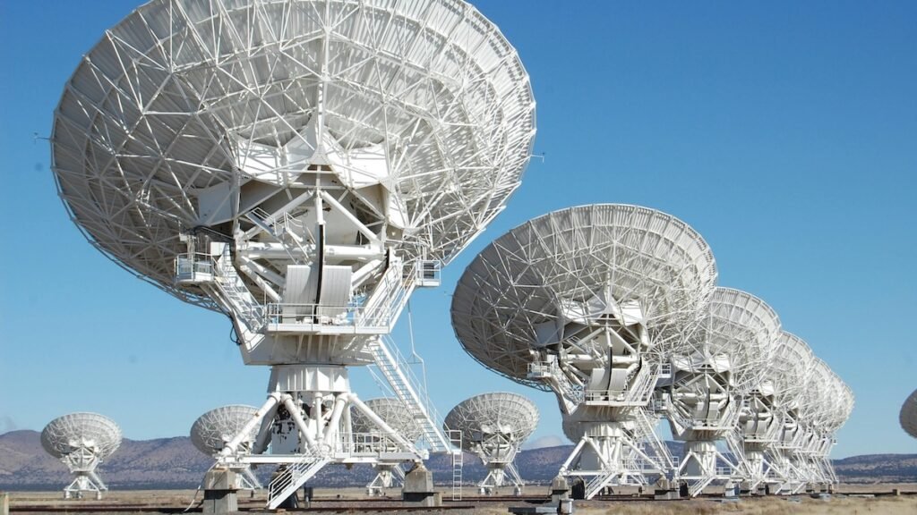 vida extraterrestre, OVNIs evidencia, UAP fenómenos aéreos, contacto extraterrestre, Área 51, avistamientos OVNI